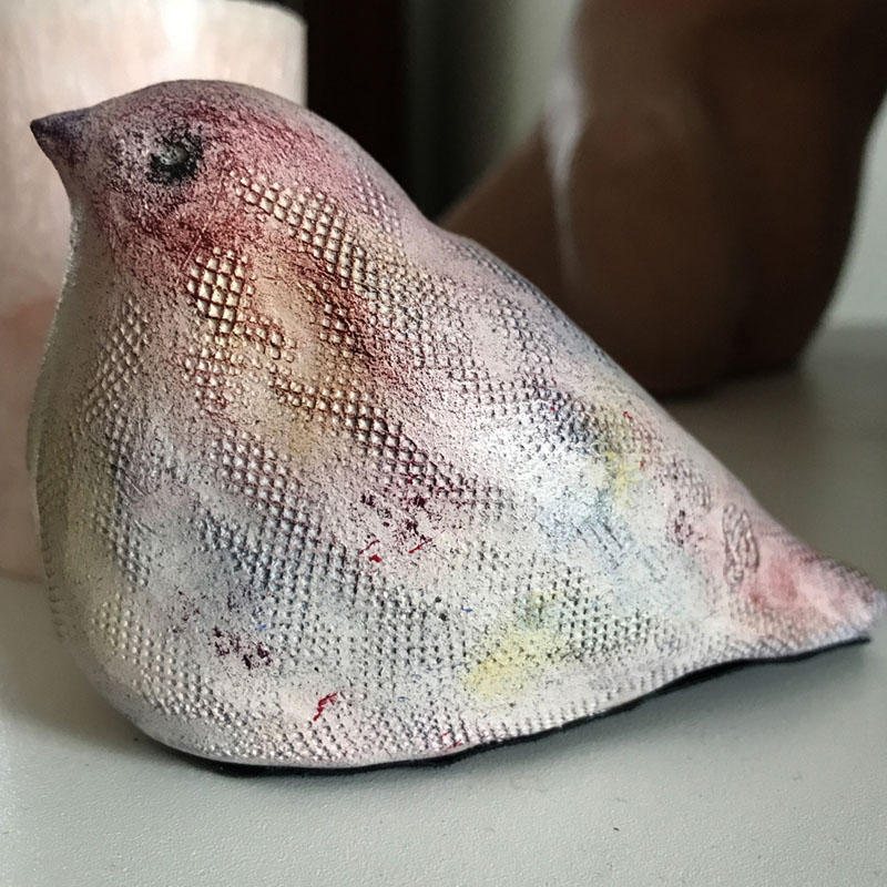 sculpture oiseau avec patine colorée