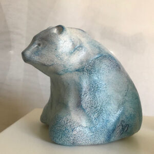 sculpture d'ours avec patine bleue