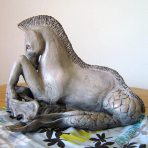 Sculpture cheval surréaliste avec une queue de poisson