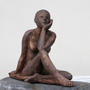 Sculpture femme vernis en terre